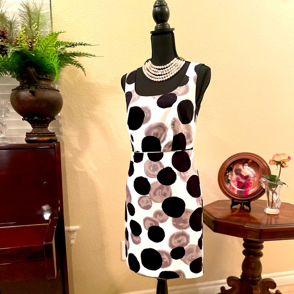 Ann Taylor. Size 4. Cute polka dot dress. Office/Night Out. Sleeveless.
